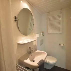 Bild von vrijstaand huisje met sauna, grote tuin - Belvilla by Oyo