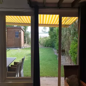 Bild von Huisje met weids uitzicht en tuin op het zuiden - Belvilla by Oyo