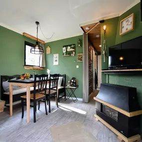 Bild von Sfeervolle chalet op de Veluwe met veranda en omheinde tuin - Belvilla by Oyo