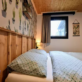 Bild von Sfeervolle chalet op de Veluwe met veranda en omheinde tuin - Belvilla by Oyo