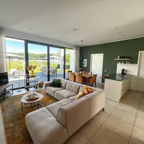 Bild von Luxe vakantiehuis in Zeewolde met tuin en bubbelbad - Belvilla by Oyo
