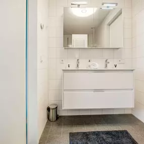 Bild von Luxe vakantiehuis in Zeewolde met tuin en bubbelbad - Belvilla by Oyo