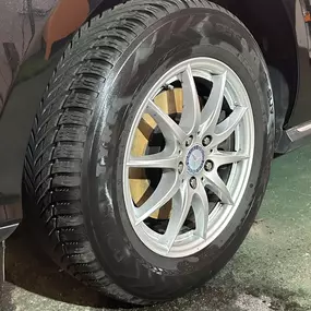 Barbelo Autopflege in Bad Bentheim sorgt mit professioneller Felgenaufbereitung für strahlenden Glanz und Werterhalt an jedem Fahrzeug.