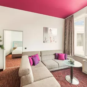 Suite Suite living room