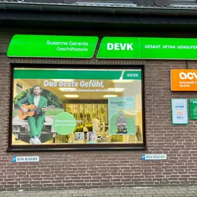 Außenansicht Büro und Schaufenster - DEVK Versicherung Susanne Gerards in Pulheim