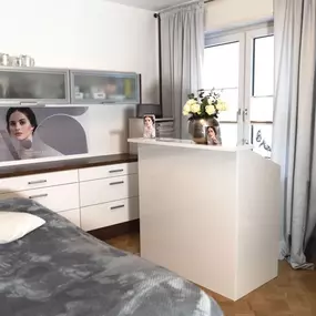 Auszeit
Für leib & Seele - Genießen Sie Ihr persönliches Beauty- und Wellnessprogramm.