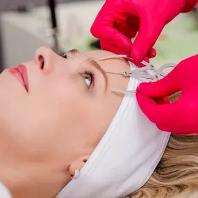 Holen Sie sich Ihr Strahlen zurück
und lassen sie sich mit Kosmetikbehandlungen & Wellness verwöhnen