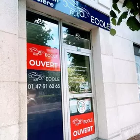 Bild von RUEIL FORMATION ROUTIERE Auto-moto-école