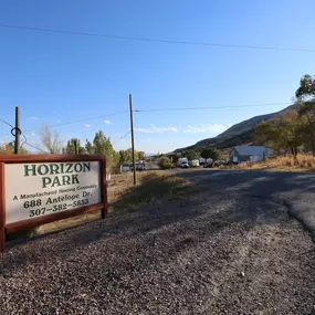a sign for horizon park on the side of the road