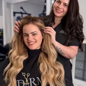 Con nuestras extensiones podemos darte largo y color deseado