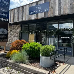 Nestled in the heart of Jackson Hole, Linen Alley & Jackson Hole Luxury Mattress is your ultimate destination for opulent sleep experiences. Since 2005, we've meticulously curated a haven of luxurious mattresses, exquisite bed and bath goods, and linens adorned with elegance. Immerse yourself in our superior brands like Hästens, ViSpring, Tempur-Pedic, and Sferra, or elevate your home's decor with Peacock Alley, Yves Delorme, Frette, Matouk, and Home Treasures. Prepare to awaken to a realm of su