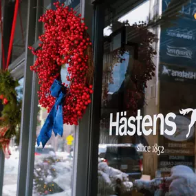 Nestled in the heart of Jackson Hole, Linen Alley & Jackson Hole Luxury Mattress is your ultimate destination for opulent sleep experiences. Since 2005, we've meticulously curated a haven of luxurious mattresses, exquisite bed and bath goods, and linens adorned with elegance. Immerse yourself in our superior brands like Hästens, ViSpring, Tempur-Pedic, and Sferra, or elevate your home's decor with Peacock Alley, Yves Delorme, Frette, Matouk, and Home Treasures. Prepare to awaken to a realm of su