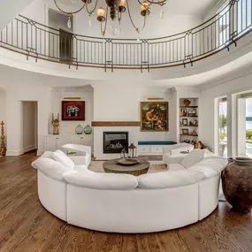 natural organic modern living room_Augusta Homes