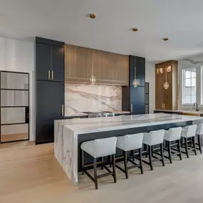 luxury modern kitchen design_Augusta Homes