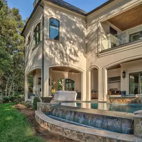 luxury backyard_Augusta Homes