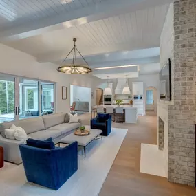 luxury living room ideas_Augusta Homes