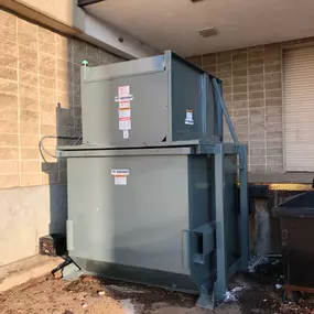 8-YD Vertical Compactor at a Dock (1 of 2)