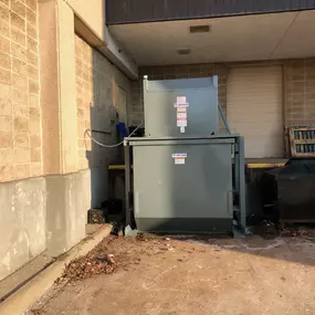 8-YD Vertical Compactor at a Dock (2 of 2)