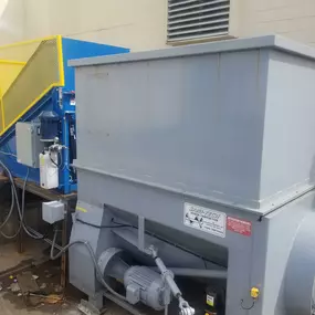 Auger with Hydraulic Cart Dumper - side 1 of 3