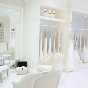 La Belle Mariee Bridal
14 Summit Square Shopping Center
Langhorne, PA 19047
(215) 860-6400