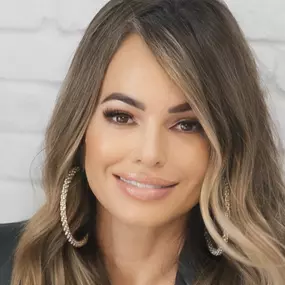 Bild von Skin by Leah - Leah Rae Yawn