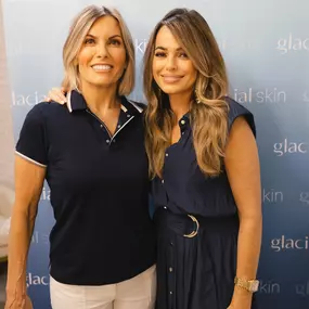 Bild von Skin by Leah - Leah Rae Yawn