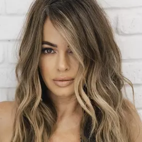 Bild von Skin by Leah - Leah Rae Yawn