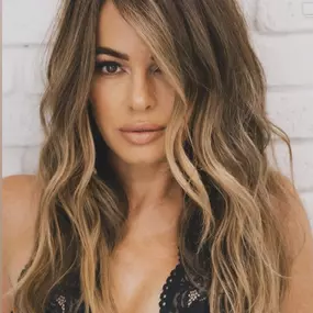 Bild von Skin by Leah - Leah Rae Yawn