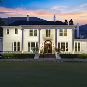 Welcome to Silverado Resort, a luxury hotel located in the heart of Napa Valley, featuring golf, tennis, a luxury spa, and a variety of suites.