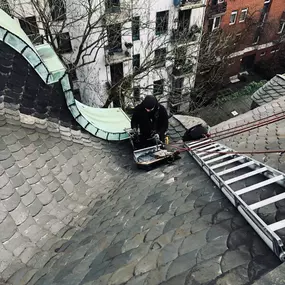 Schieferdachreparatur - Hartwig Hesse Stiftung | Meister im Seil GmbH - Industriekletterer Hamburg