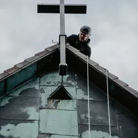 Gebäudesanierung - Adventskirche | Meister im Seil GmbH - Industriekletterer Hamburg