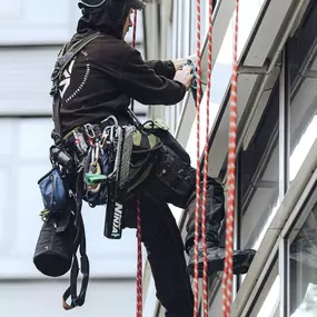 Glasreinigung / Bürogebäude - Meister im Seil GmbH - Industriekletterer Hamburg