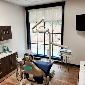 Moonglow Denture Specialists is a prosthodontic practice specializing in complete dentures, partial dentures, and implant-supported dentures. Founded by Dr. Doug Yoon, a recognized specialist in removable prosthodontics, Moonglow Denture Specialists provides premium quality dentures along with exceptional patient-oriented care. Moonglow Denture Specialists also has an in-house dental lab, which allows our expert lab technicians to create beautiful, handmade, customized smiles.

Located off of Fr