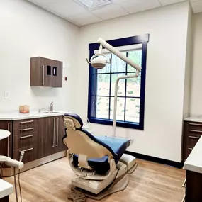 Moonglow Denture Specialists is a prosthodontic practice specializing in complete dentures, partial dentures, and implant-supported dentures. Founded by Dr. Doug Yoon, a recognized specialist in removable prosthodontics, Moonglow Denture Specialists provides premium quality dentures along with exceptional patient-oriented care. Moonglow Denture Specialists also has an in-house dental lab, which allows our expert lab technicians to create beautiful, handmade, customized smiles.

Located off of Fr