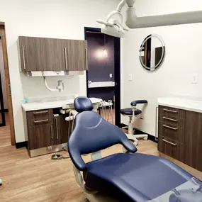 Moonglow Denture Specialists is a prosthodontic practice specializing in complete dentures, partial dentures, and implant-supported dentures. Founded by Dr. Doug Yoon, a recognized specialist in removable prosthodontics, Moonglow Denture Specialists provides premium quality dentures along with exceptional patient-oriented care. Moonglow Denture Specialists also has an in-house dental lab, which allows our expert lab technicians to create beautiful, handmade, customized smiles.

Located off of Fr