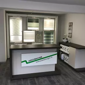 Ausstellung -  Aeschbacher Innenausstattungen - Bodenbelägen - Bettwaren, Vorhänge, Lederwaren, Geburtsanzeigetafeln und Kinderartikel - in Biberist bei Solothurn