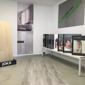 Austellung -  Aeschbacher Innenausstattungen - Bodenbelägen - Bettwaren, Vorhänge, Lederwaren, Geburtsanzeigetafeln und Kinderartikel - in Biberist bei Solothurn