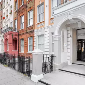 Bild von Bob W London Earl's Court Warwick Road