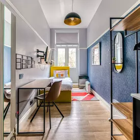 Bild von Bob W London Earl's Court Warwick Road
