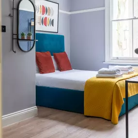 Bild von Bob W London Earl's Court Warwick Road