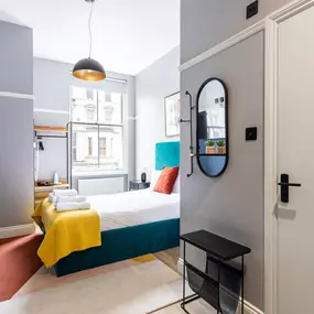 Bild von Bob W London Earl's Court Warwick Road