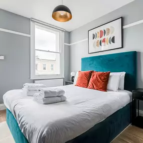 Bild von Bob W London Earl's Court Warwick Road