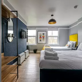 Bild von Bob W London Earl's Court Warwick Road