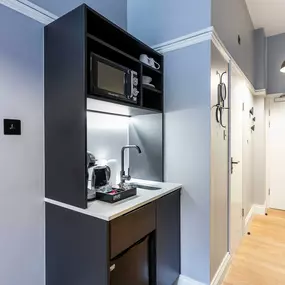 Bild von Bob W London Earl's Court Warwick Road