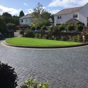 Bild von Driveway & Landscape Design