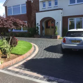 Bild von Driveway & Landscape Design