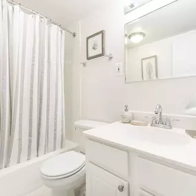 The Highlands of Chevy Chase | Bathroom