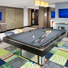 The Swift Petworth Metro | Clubroom