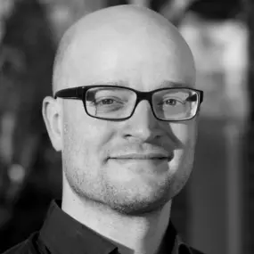 Mathias Böni ist seit 2021 als OKR Coach und Strategieberater für Murakamy tätig. Mit über 25 Jahren Erfahrung in Organisationsentwicklung, Fachberatung und Projektleitung und seinem Wissen als Diplom-Informatiker, zertifizierter Flight Levels Professional, Kanban Certified Professional sowie Stärkencoach unterstützt er Unternehmen bei der nachhaltigen Umsetzung von Digitalisierungs- und Transformationsprozessen.  Als Mitglied des Managements eines der größten privat geführten IT-Unternehmen Eur