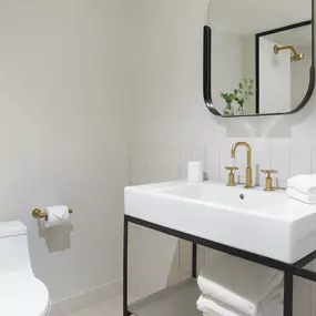 Guest room bath